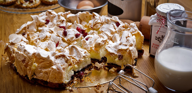 Matecznik Tradition aus Natur - Knuspriger Schaumkuchen mit Beerenkonfitüre