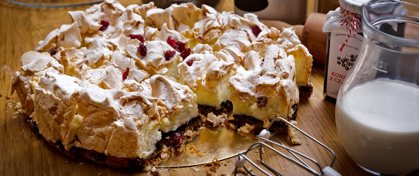 Matecznik Tradition from Nature - Bilberry (European Blueberry) jam and meringue shortcake