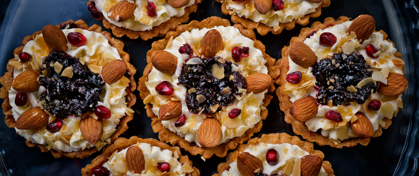 Matecznik Tradition from Nature - Tartlets with mascarpone and chokeberry jam